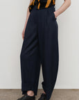 PLEATED BARREL-LEG PANTS