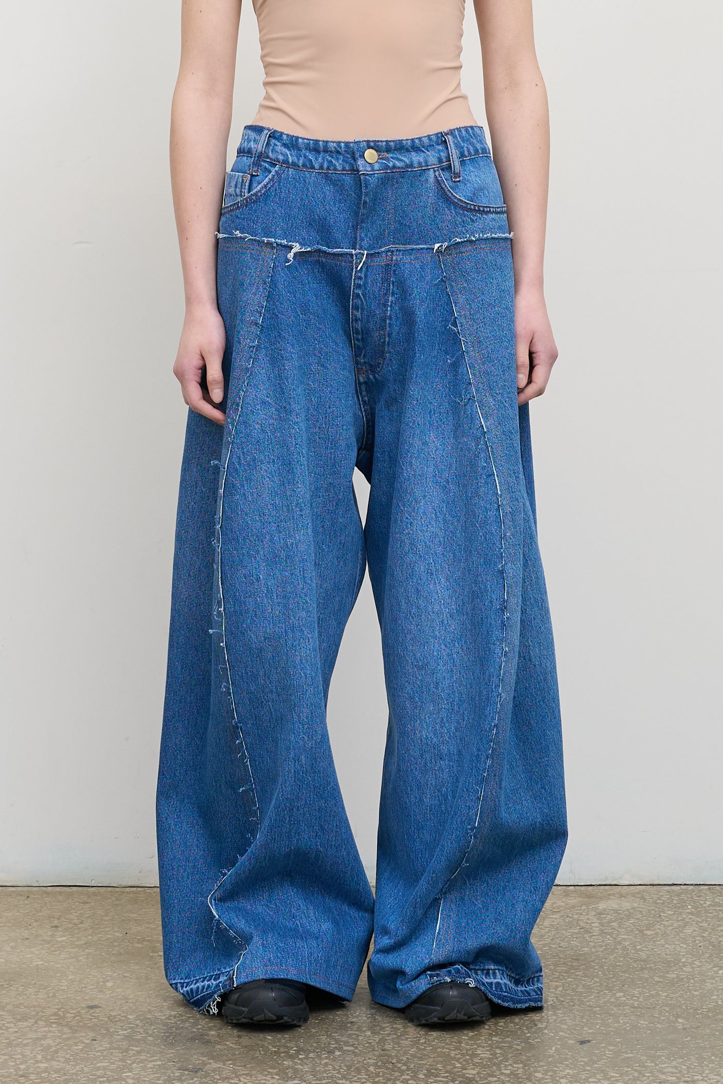 MID-RISE WIDE-LEG JEANS