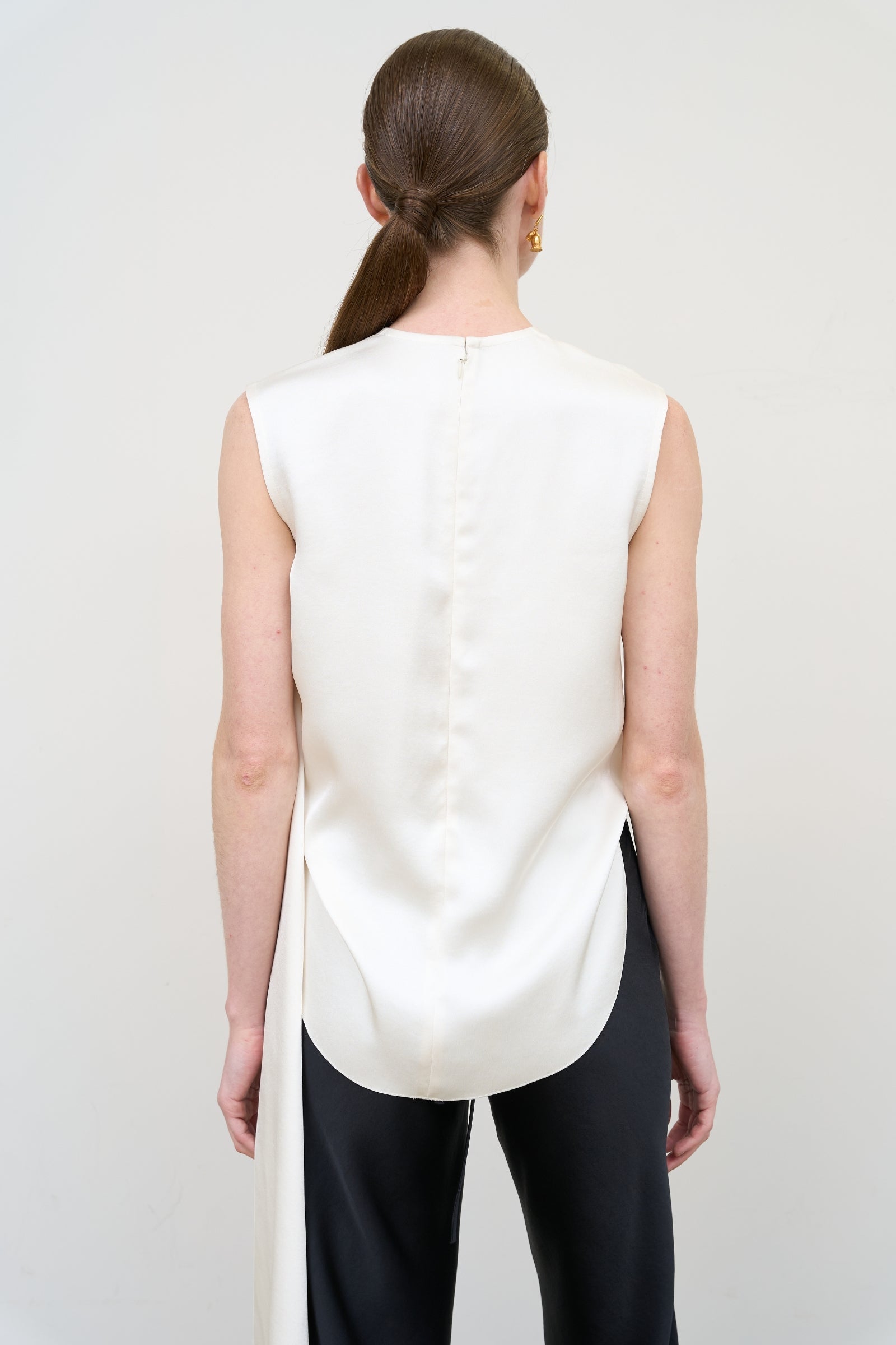 Asymmetric Twist Top 4