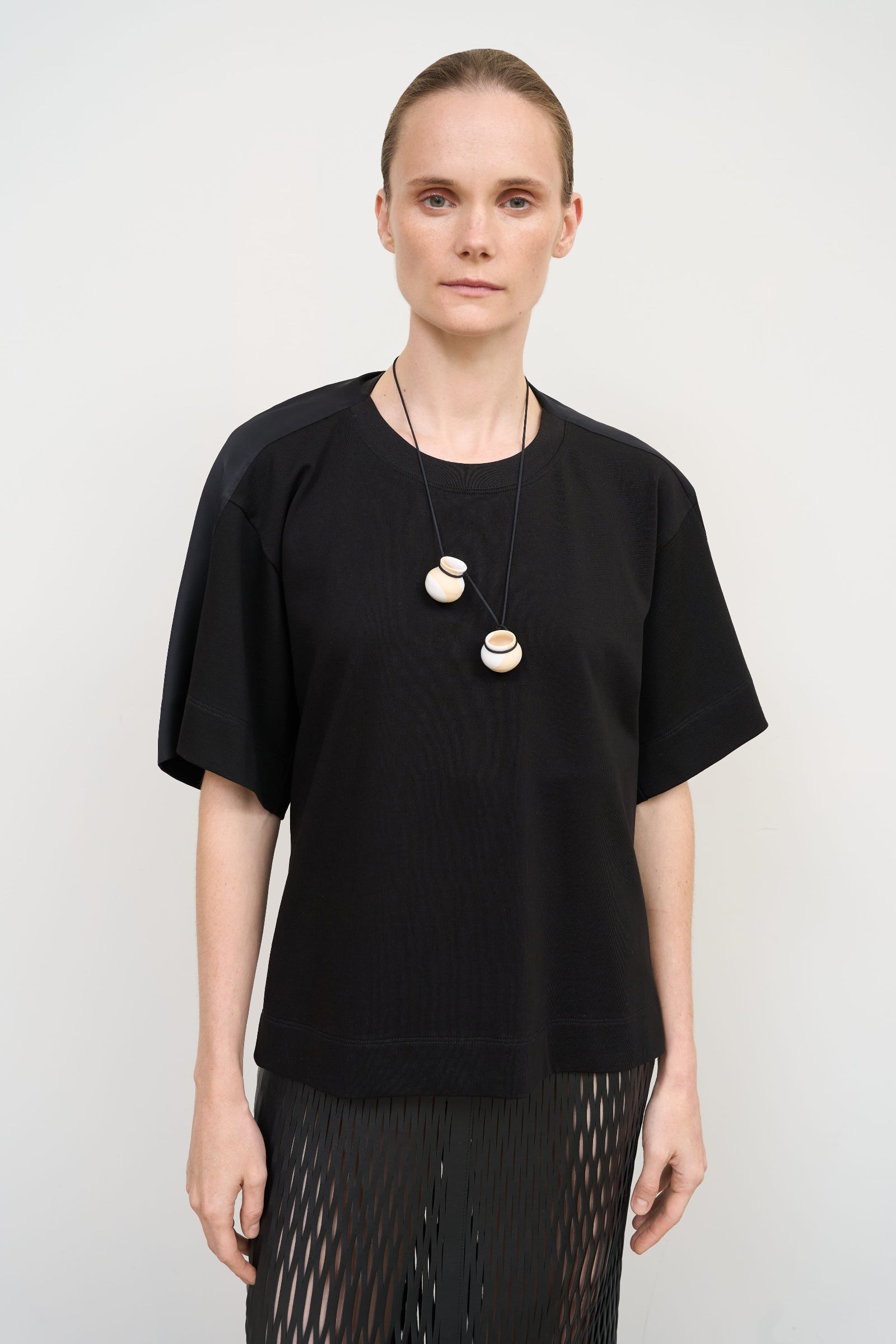 Бавовняна футболка з перекрутом