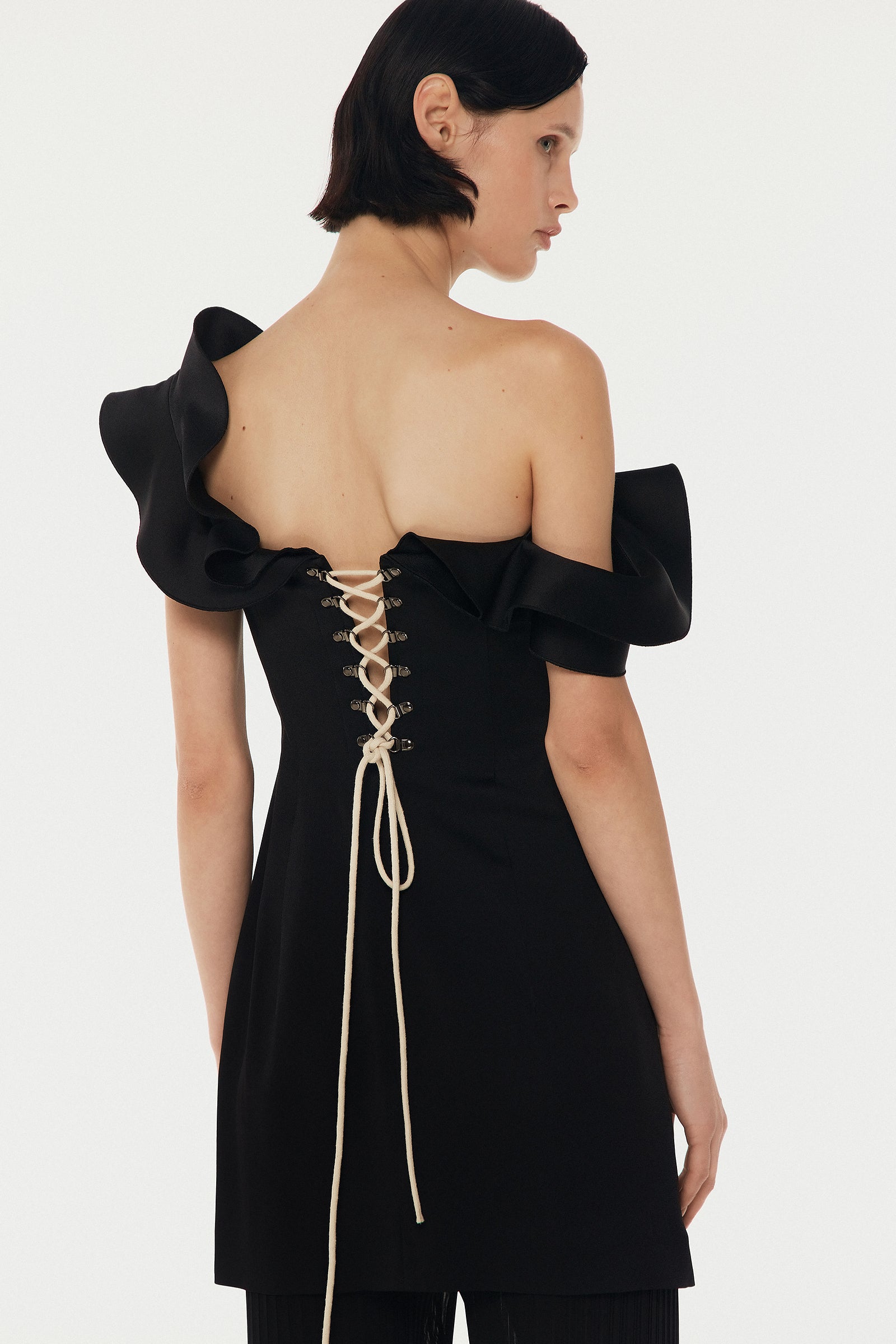 ЧОРНА МІНІ-СУКНЯ