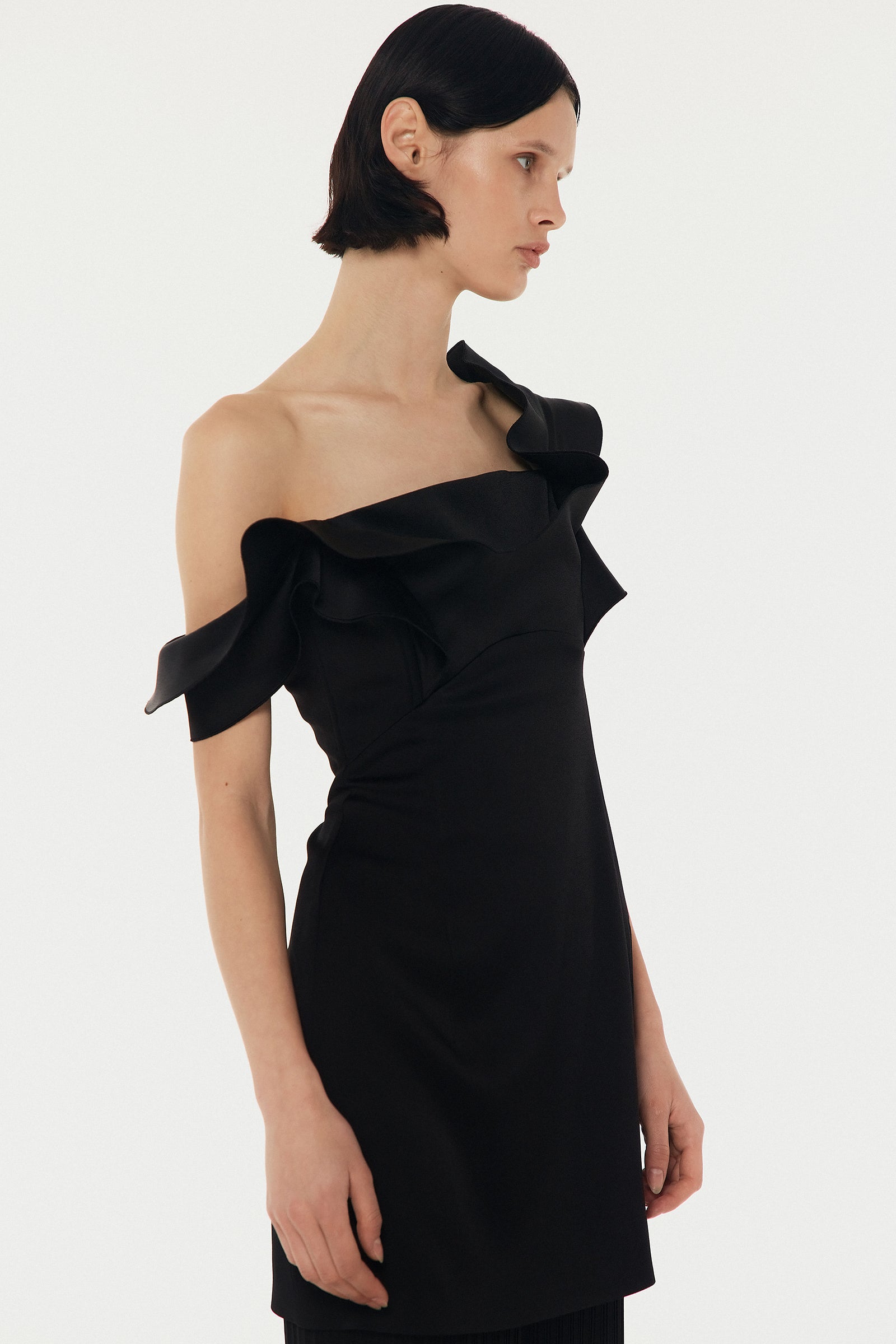 ЧОРНА МІНІ-СУКНЯ