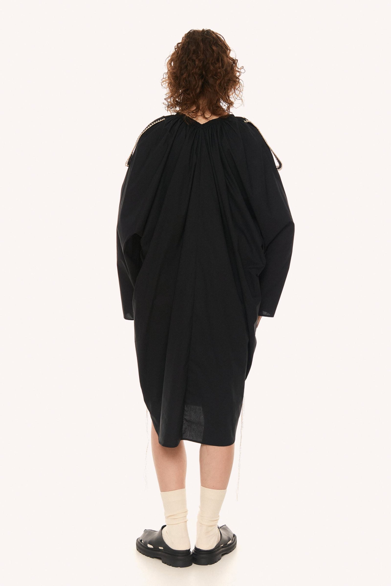 Чорна сукня Оберіг