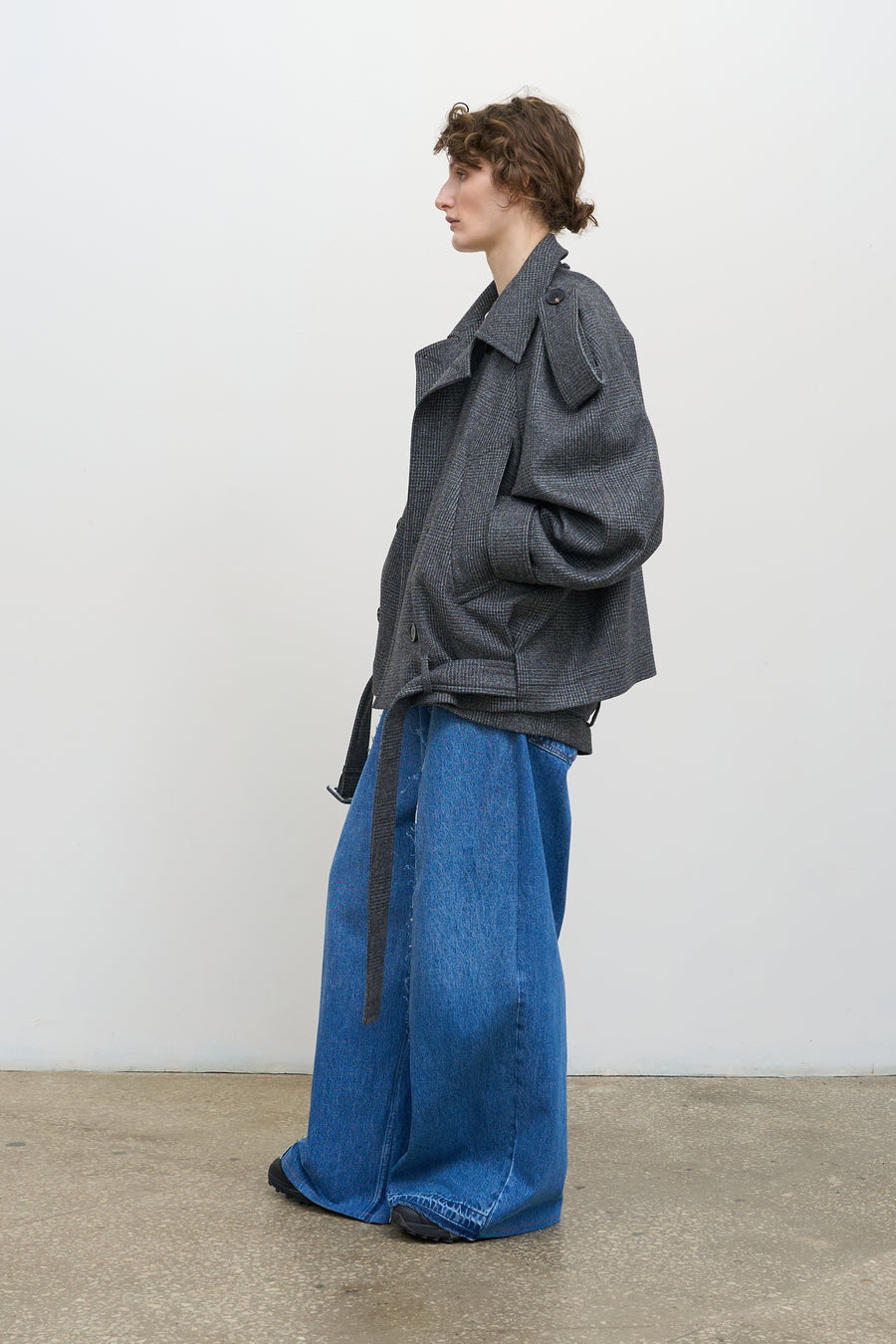 Бомбер з поясом на низу