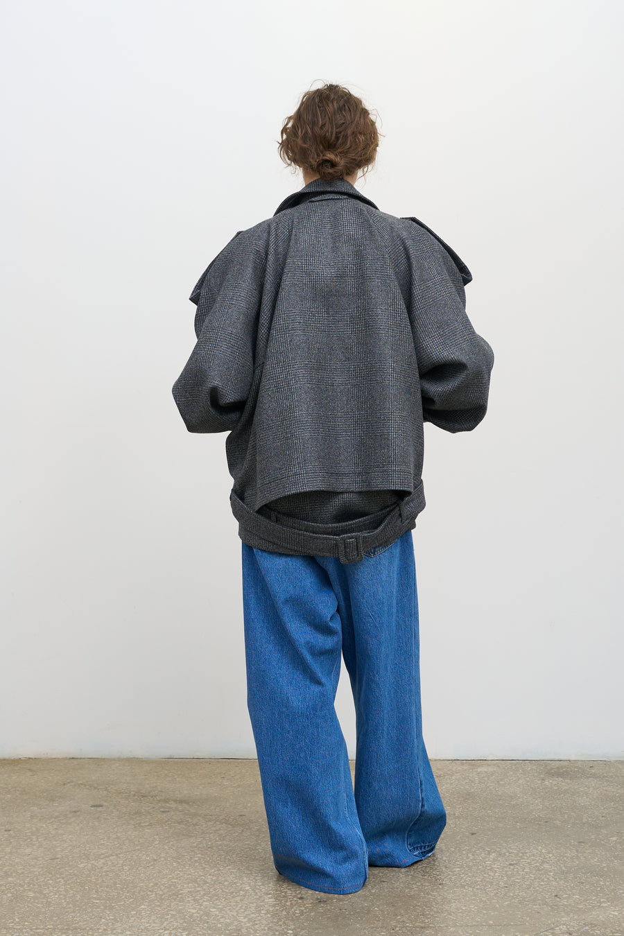 Бомбер з поясом на низу