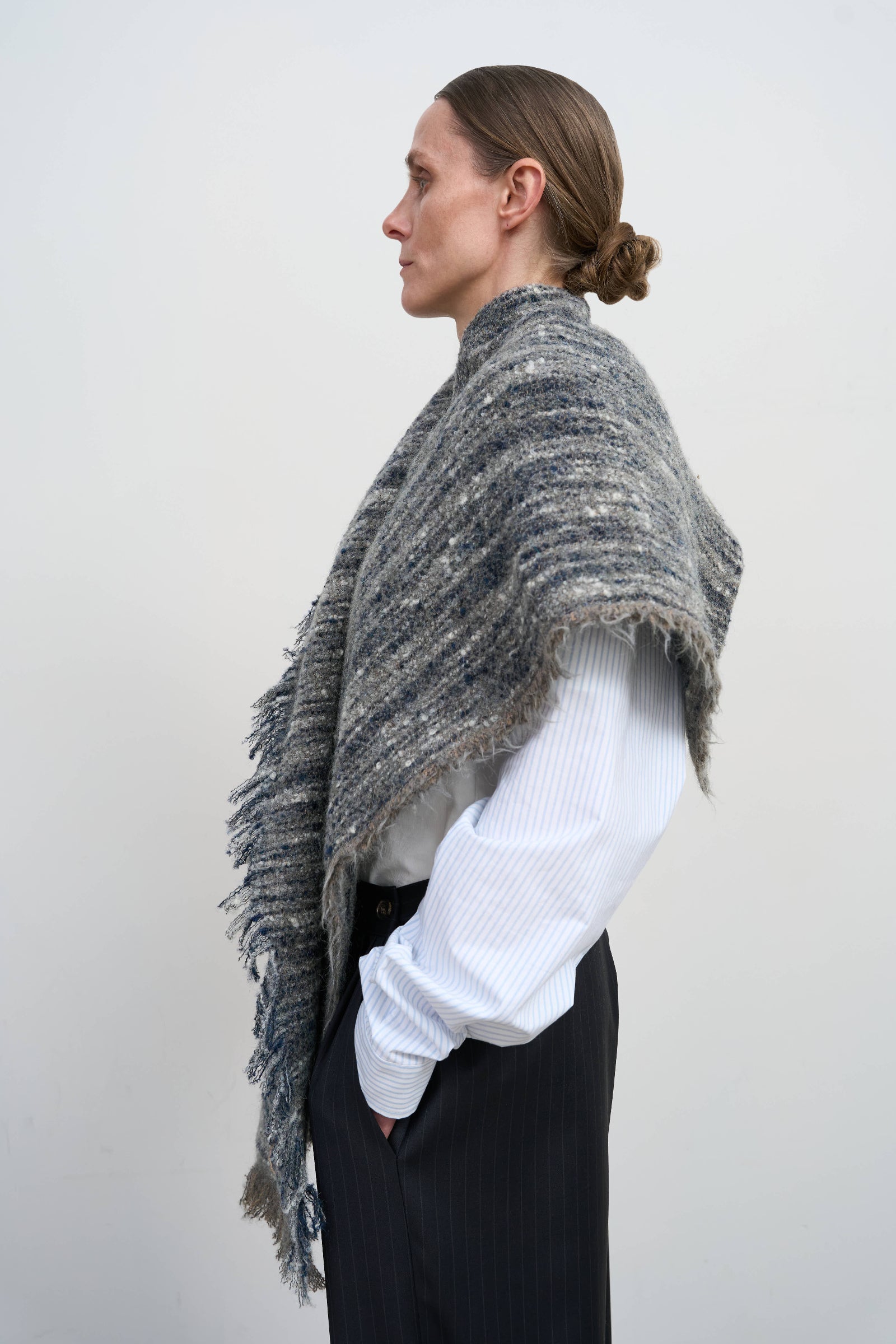 Сірий шарф-кап та кейп із букле