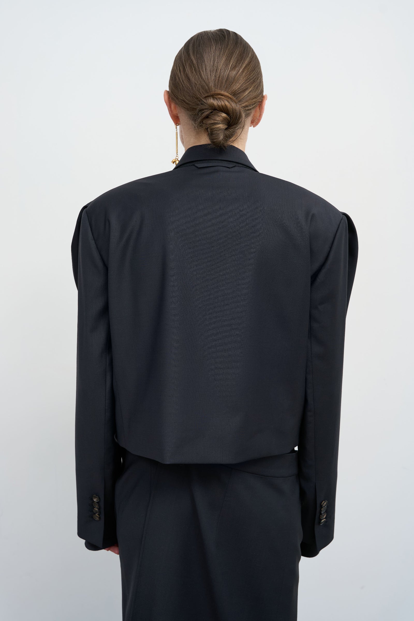 Укорочений жакет із квітковими акцентами