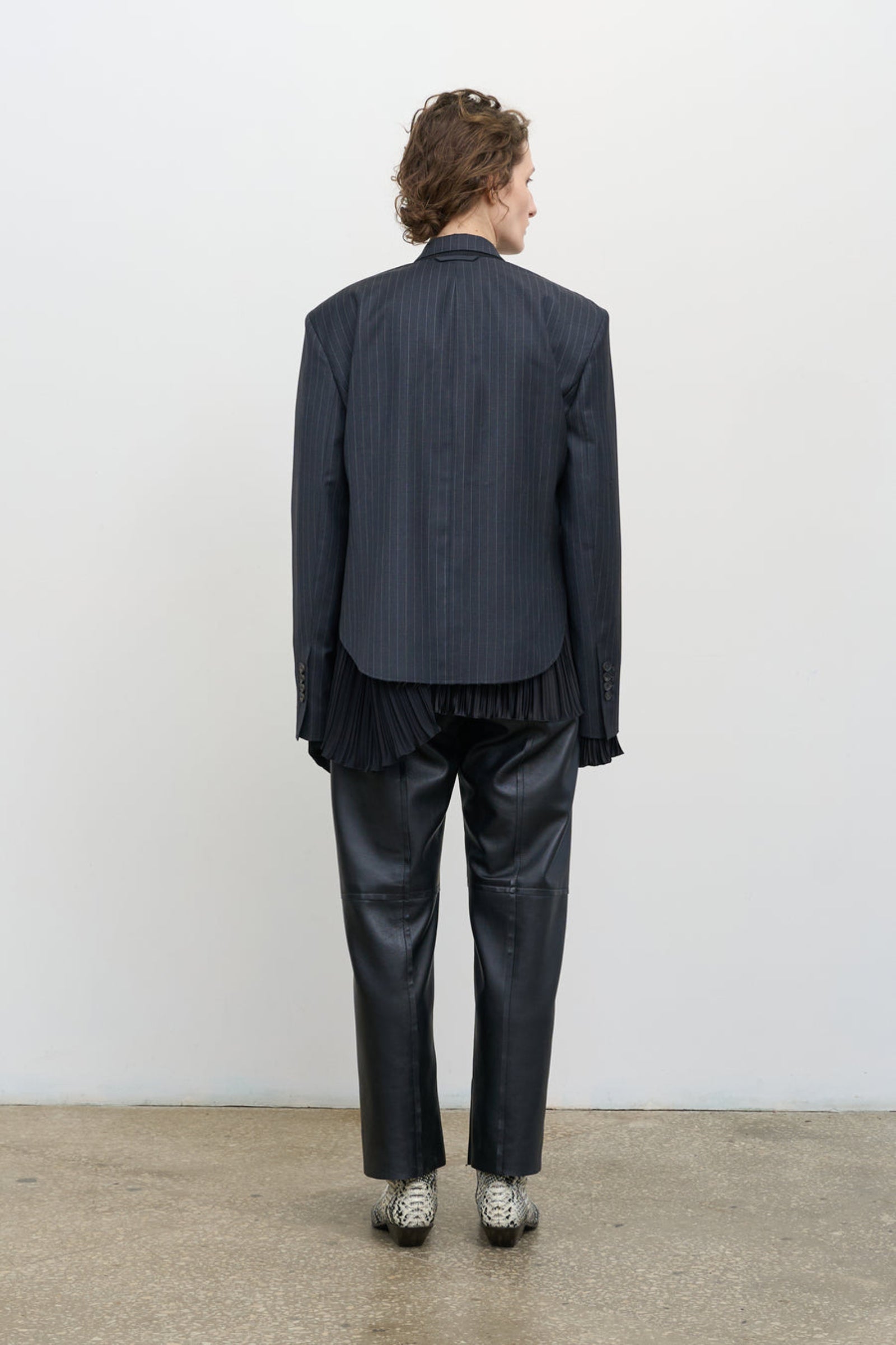 Вкорочений жакет у тонку смужку