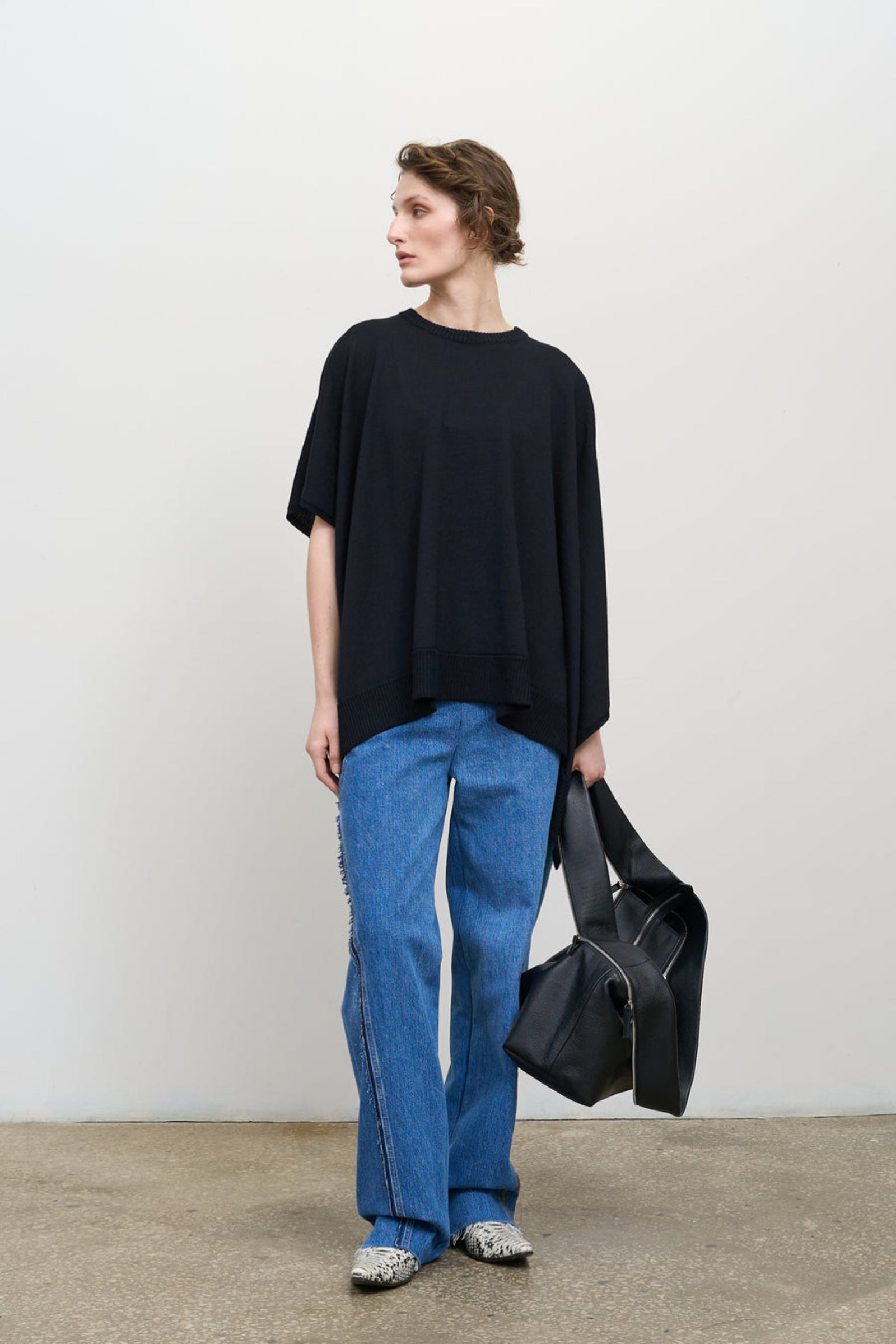 Деконструйовані джинси зі зміщеною застібкою-блискавкою