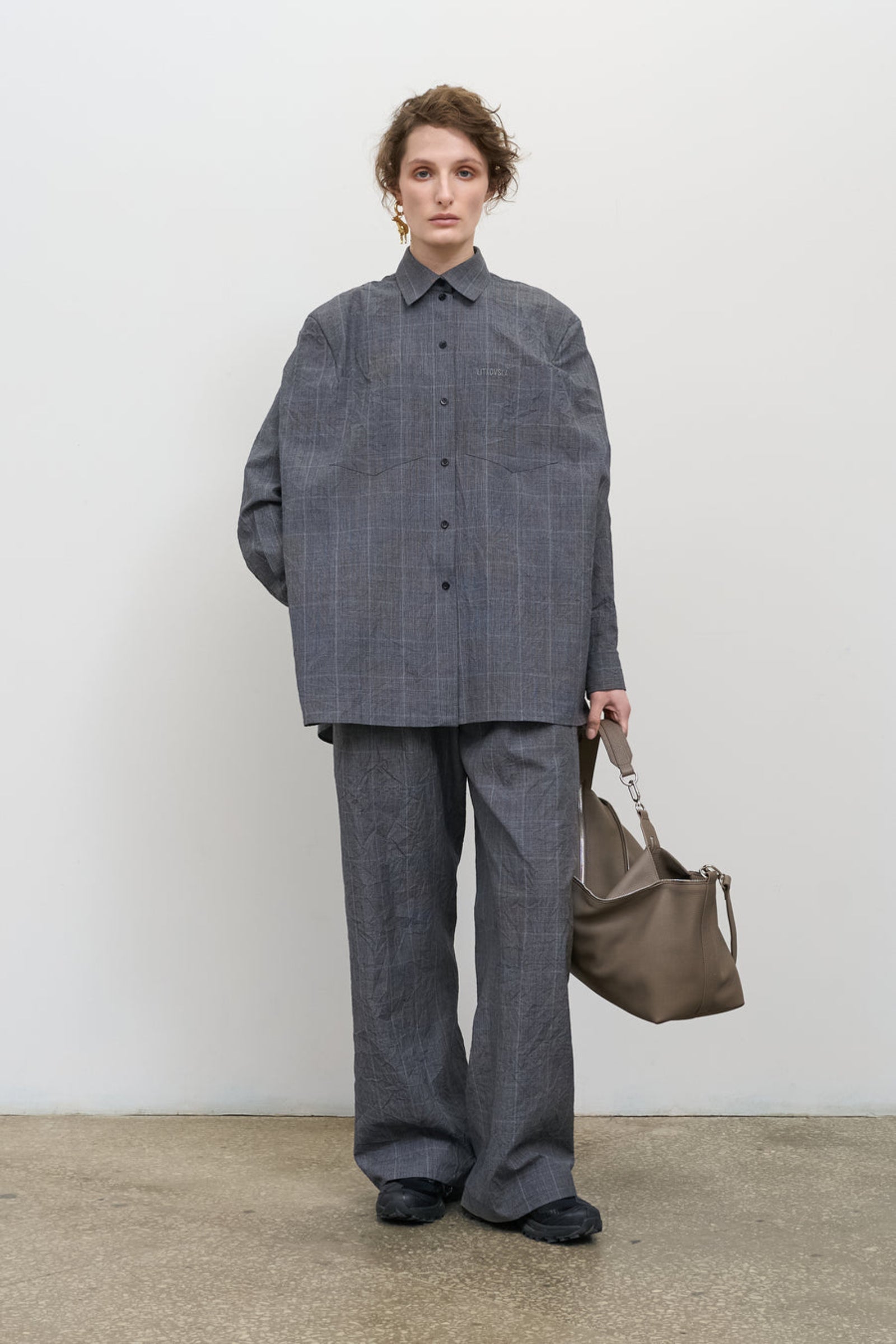 Шкіряна сумка через плече ZIP у бежевому та чорному кольорах