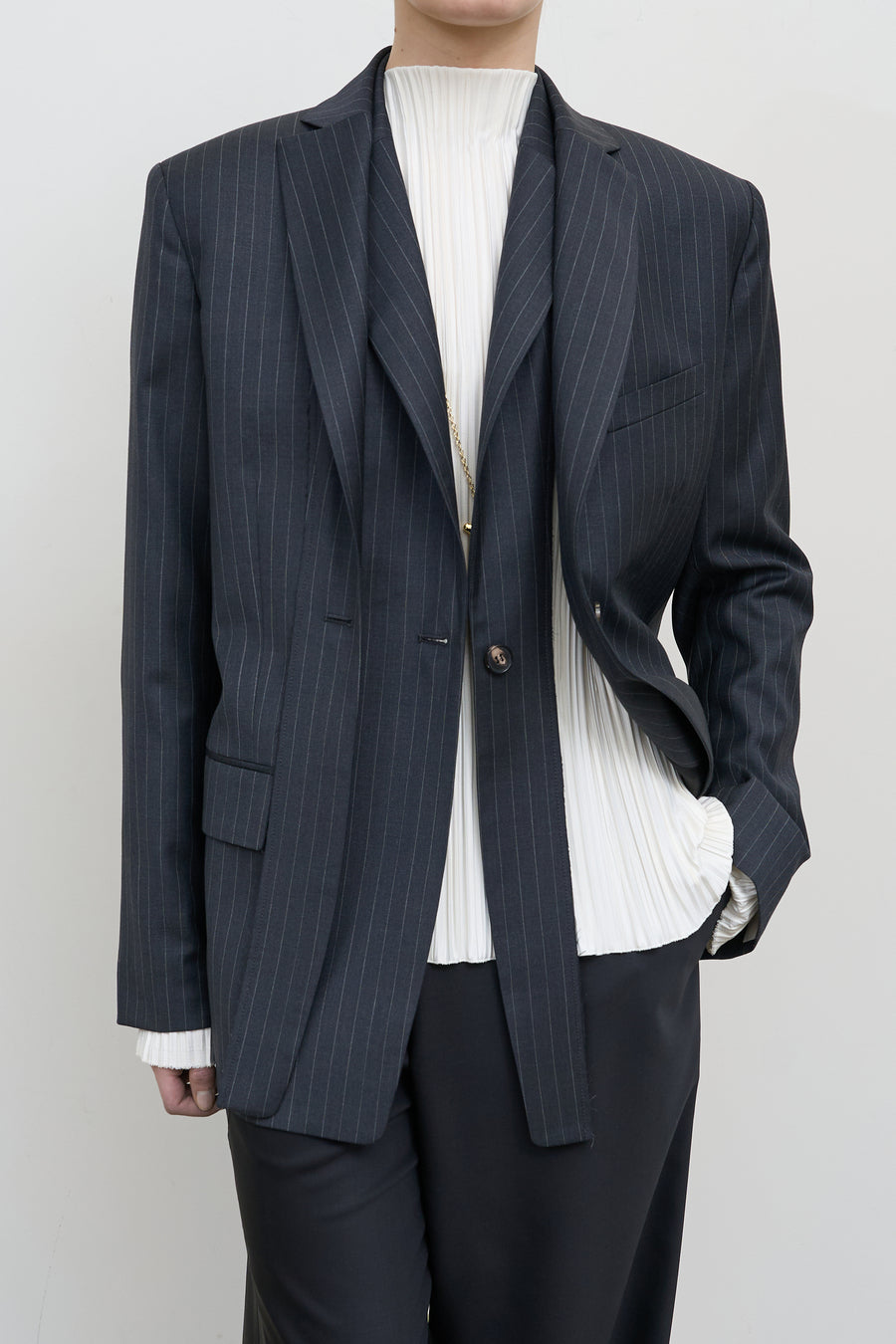 Піджак з двошаровими лацканами