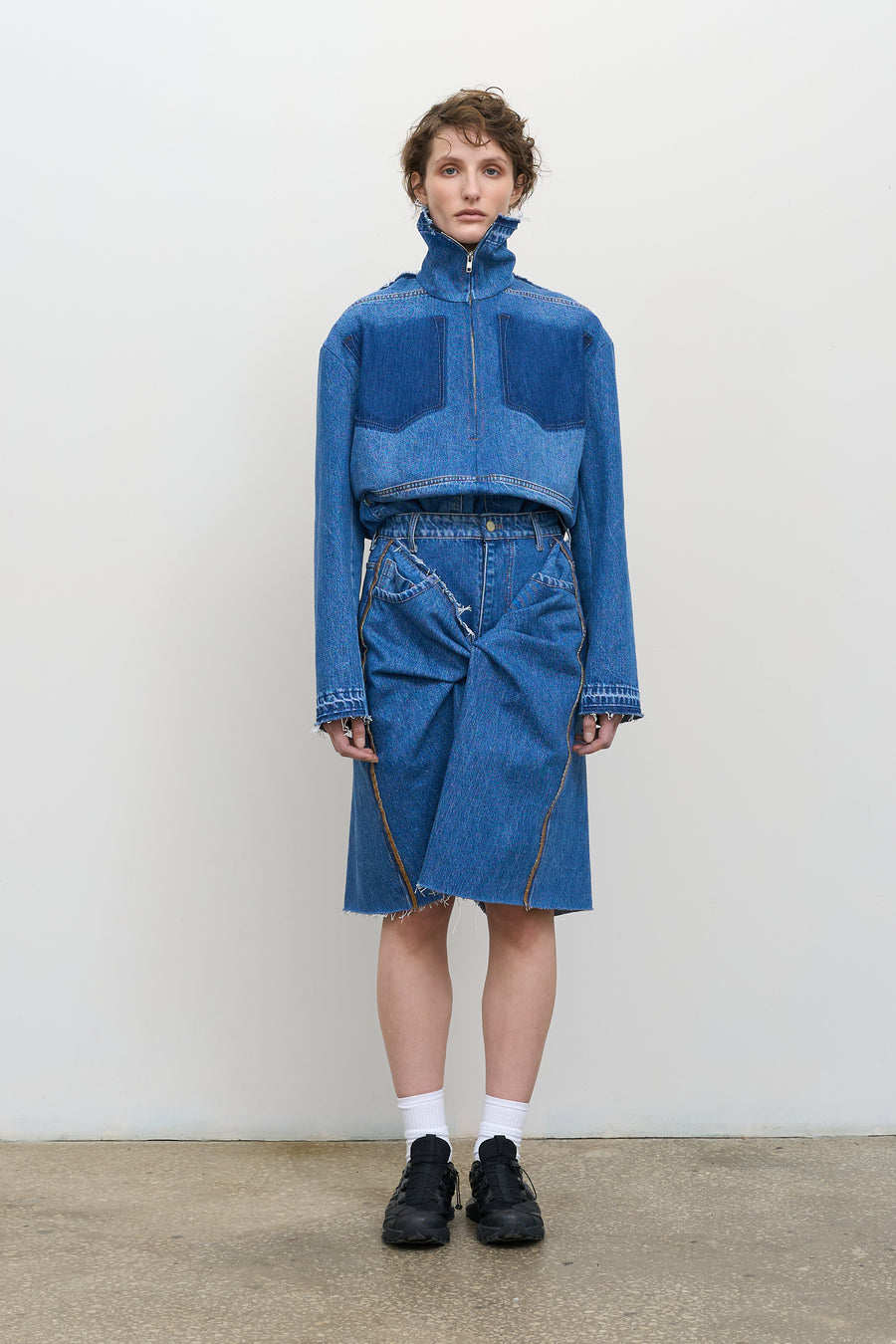 Джинсова міді-спідниця з перекрутом спереду