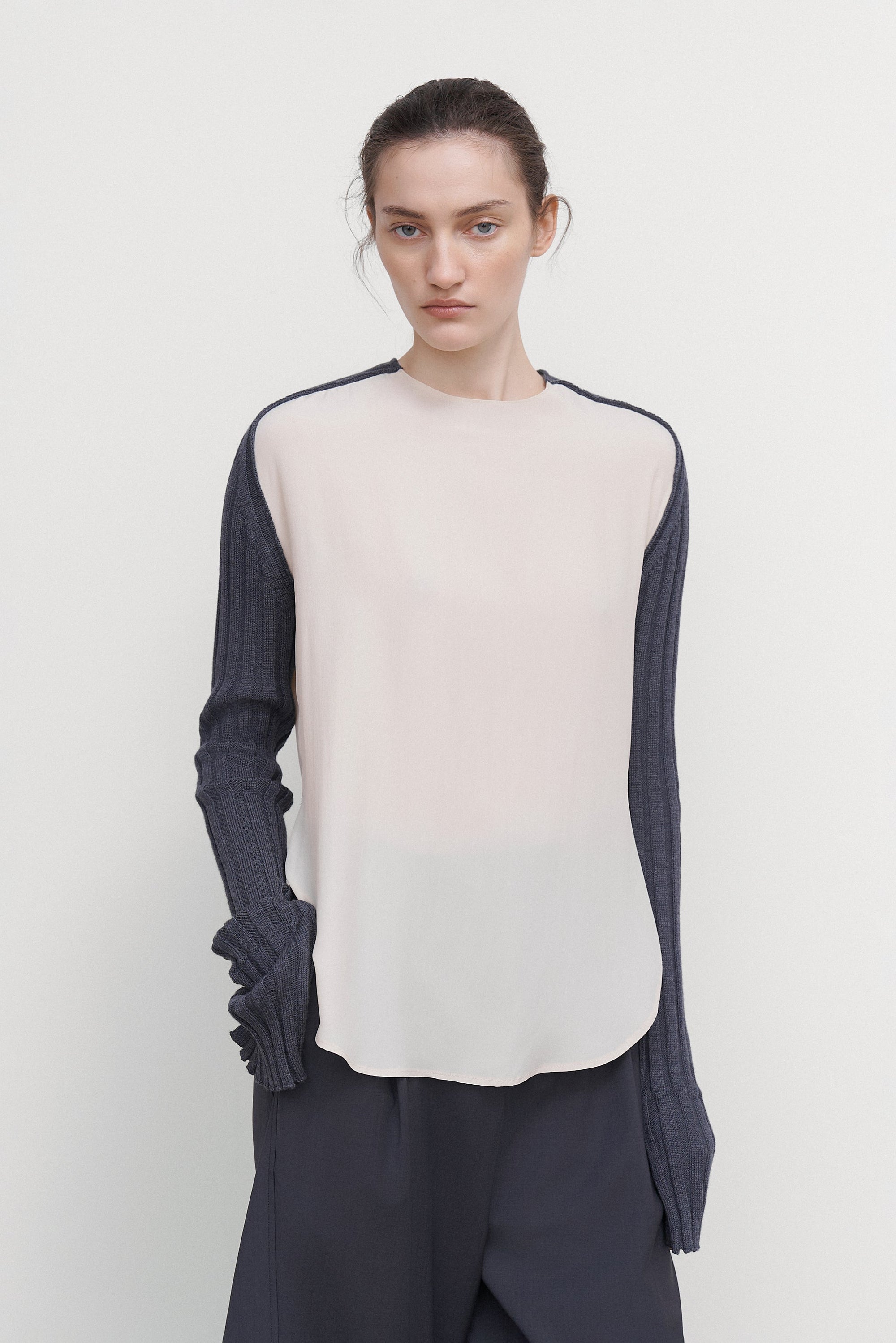 TEE WITH RIBBED-KNIT SLEEVES