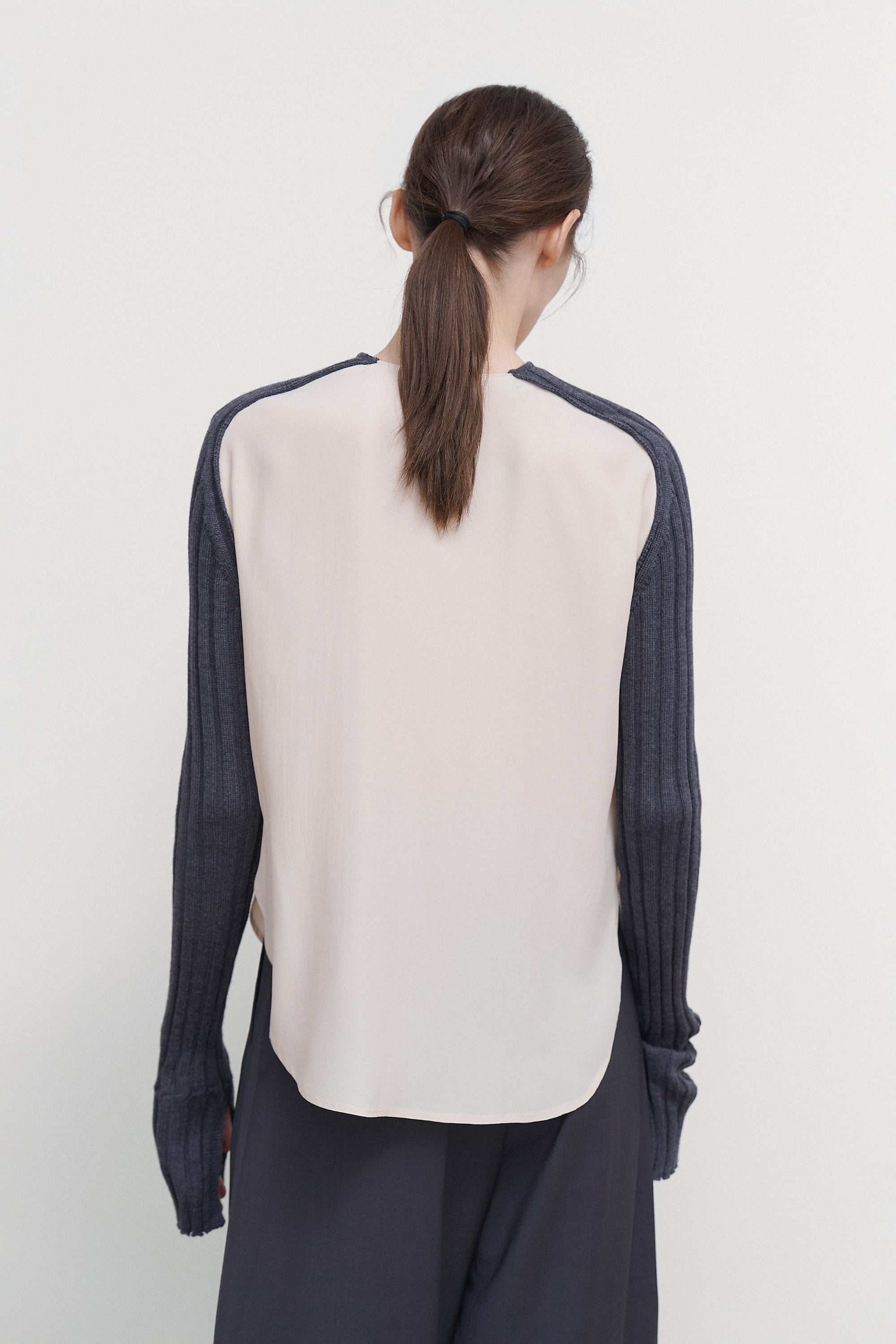 TEE WITH RIBBED-KNIT SLEEVES