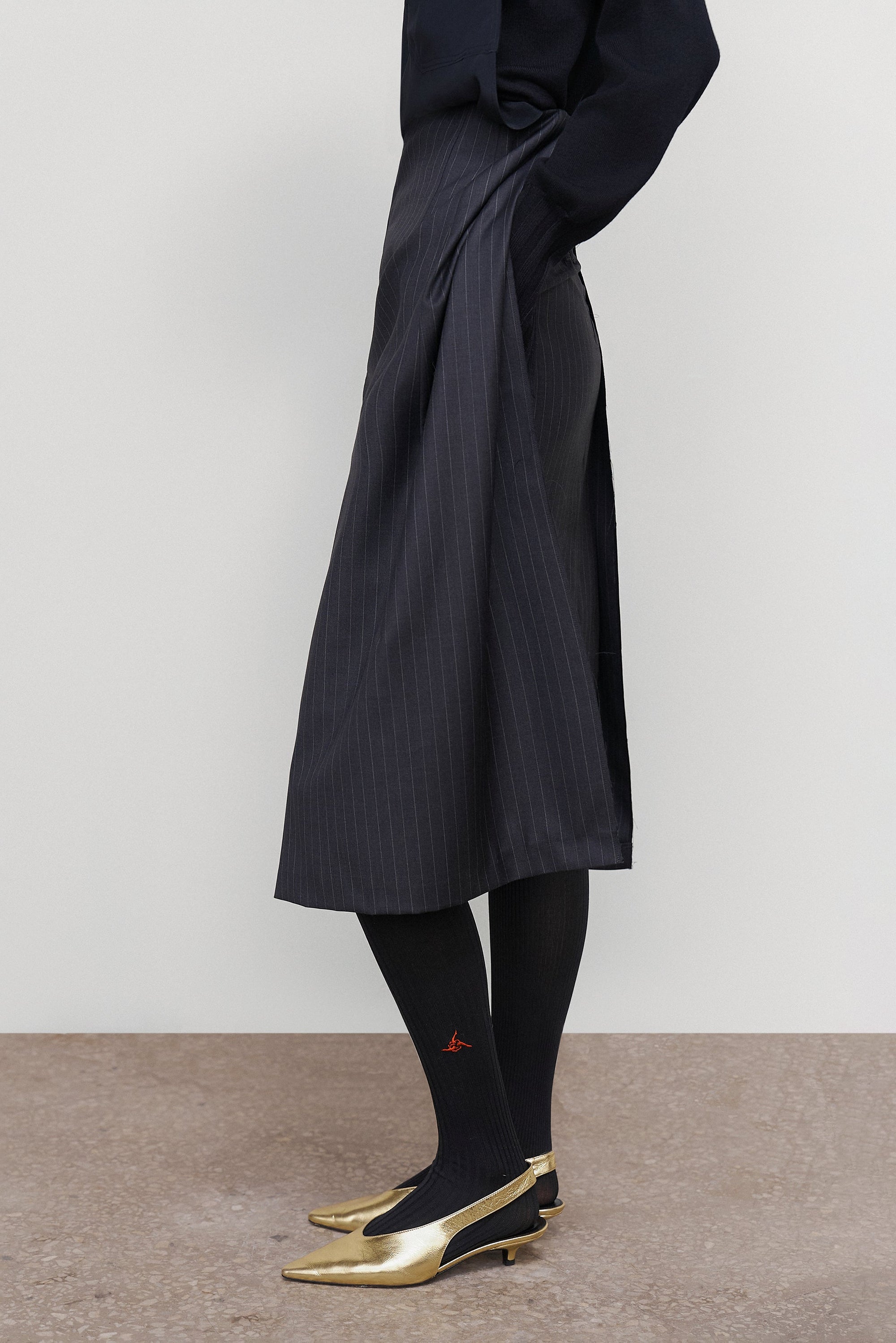 LAYERED MIDI SKIRT