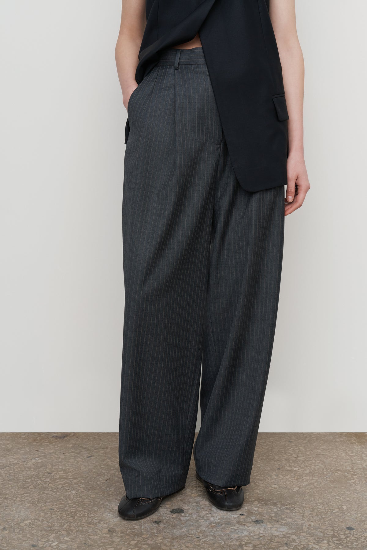 PLEATED WOOL-BLEND WIDE-LEG PANTS