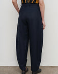 PLEATED BARREL-LEG PANTS