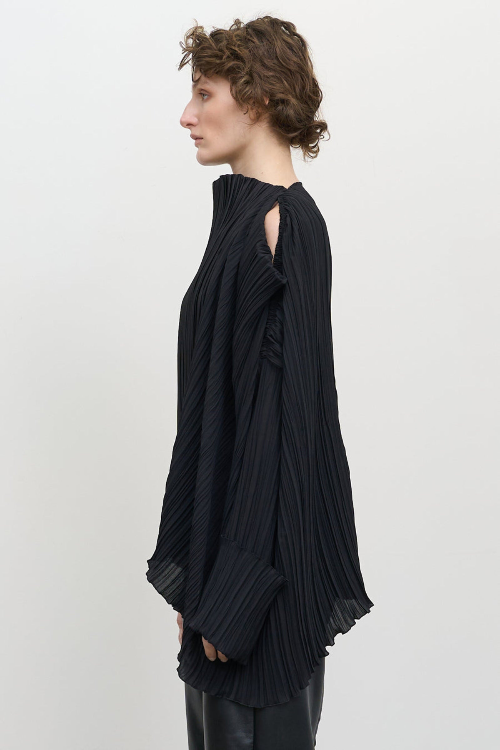 Блуза  плісе і м&#39;якою лінією плеча