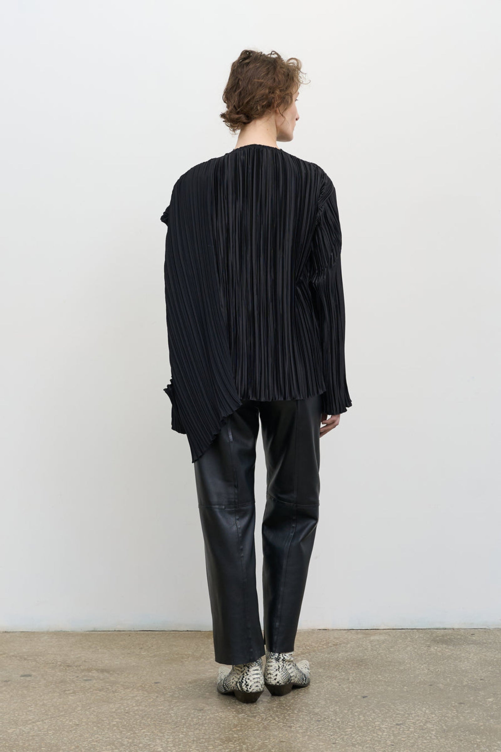 Блуза  плісе і м&#39;якою лінією плеча