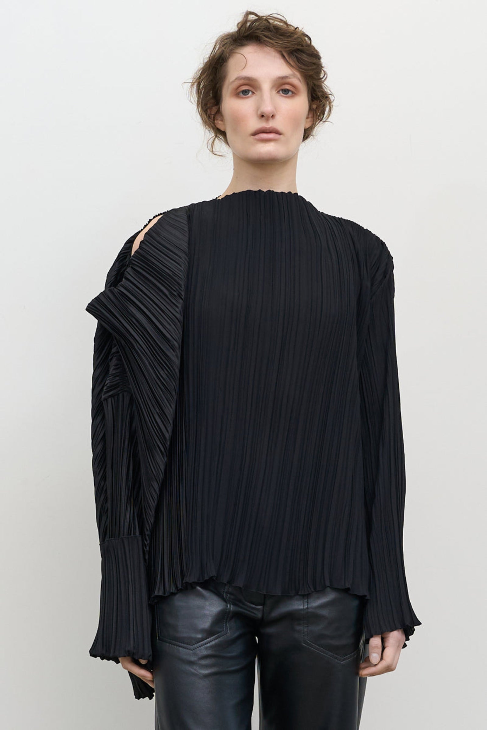 Блуза  плісе і м&#39;якою лінією плеча