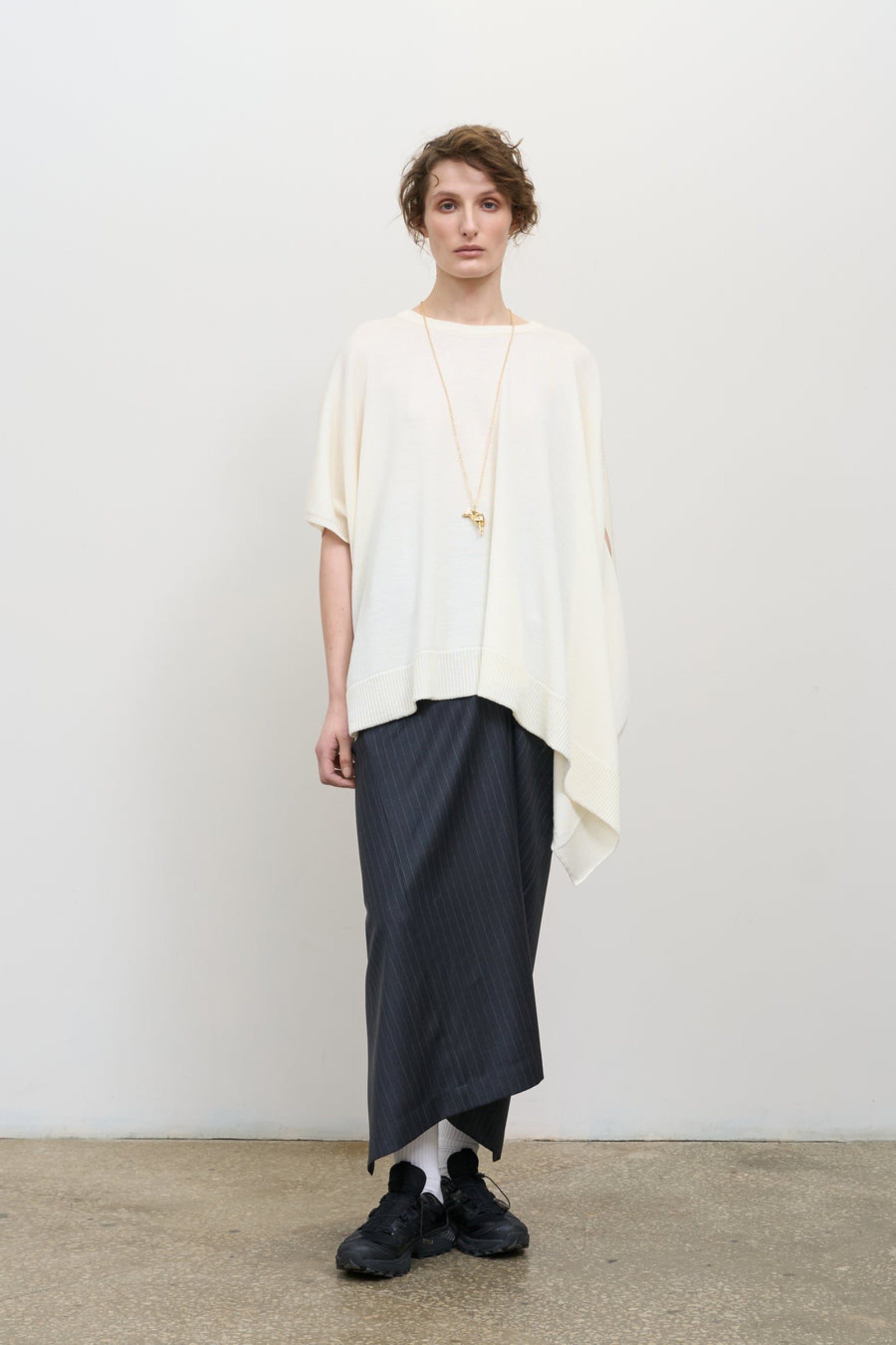 Двосторонній асиметричний в'язаний топ