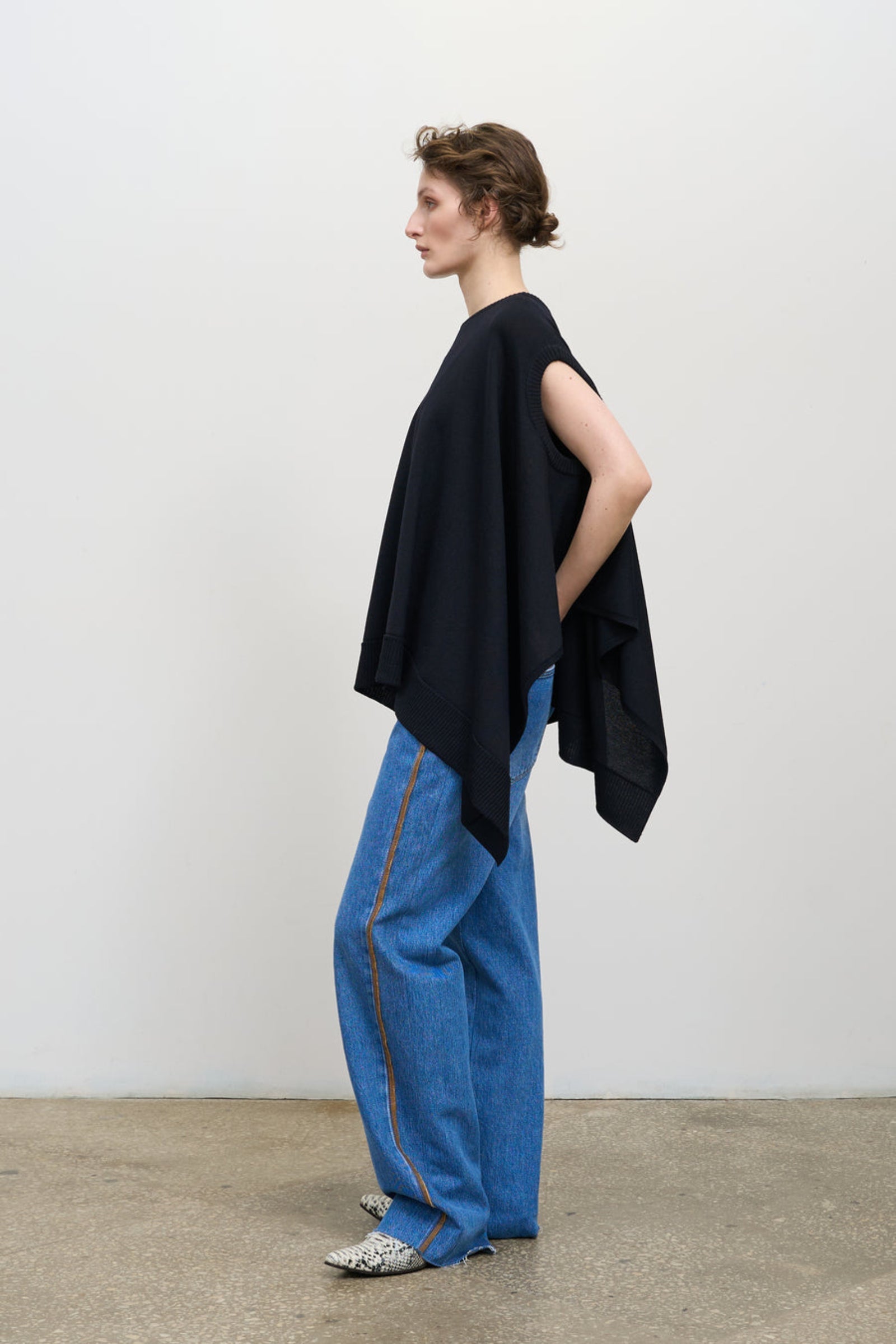 Двосторонній асиметричний в'язаний топ