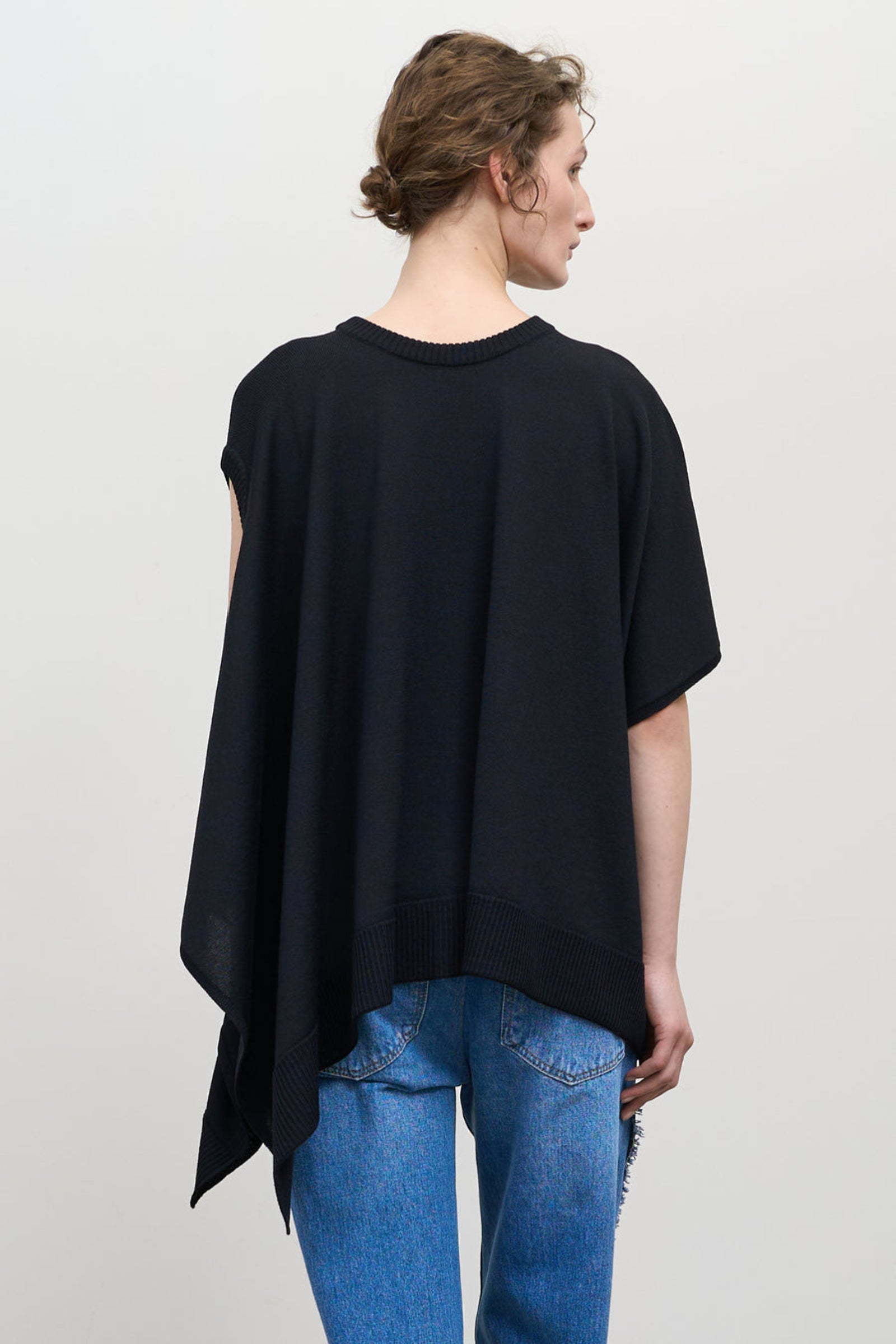 Двосторонній асиметричний в&#39;язаний топ