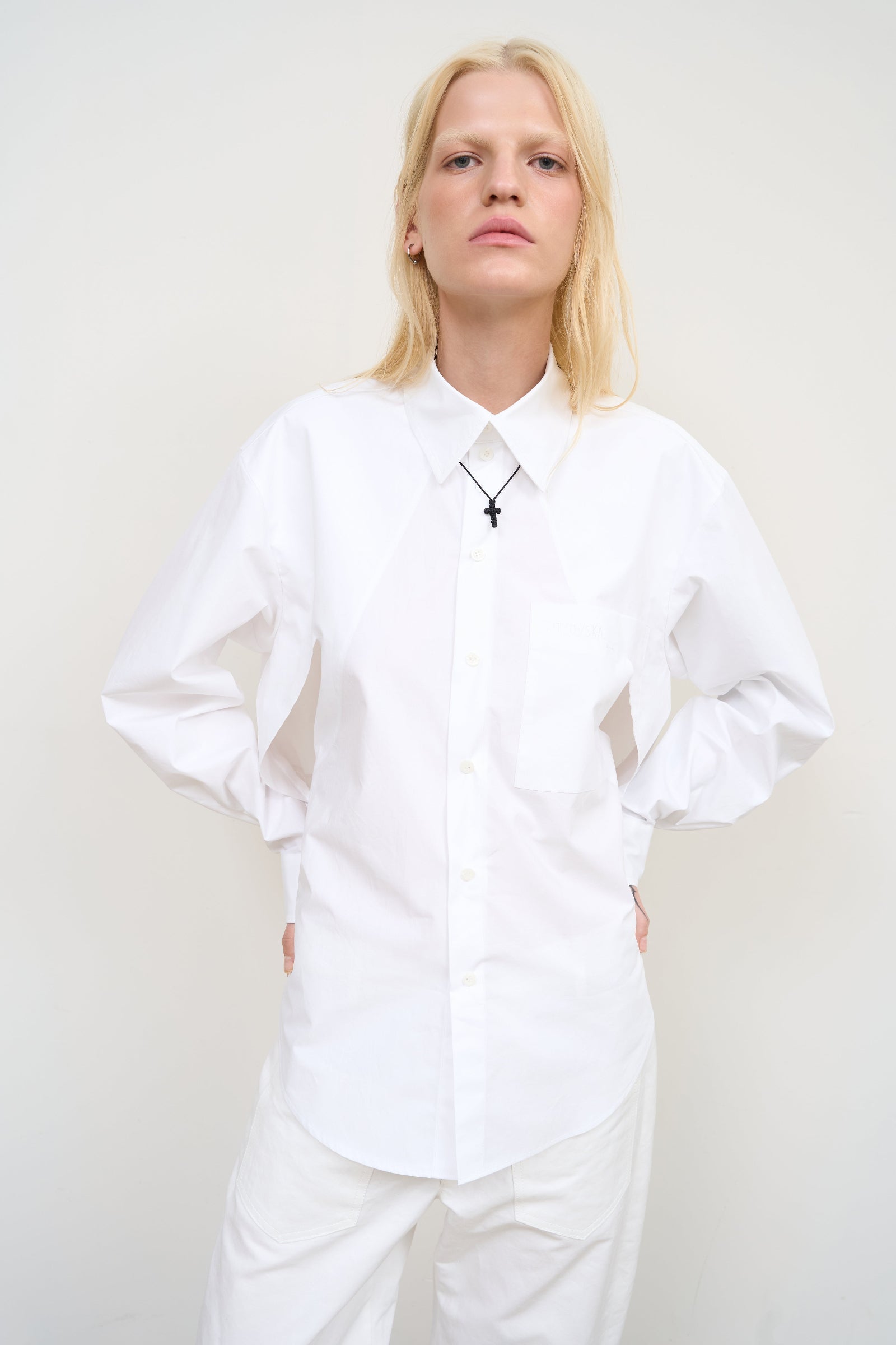 Сорочка з вирізами на талії  біла