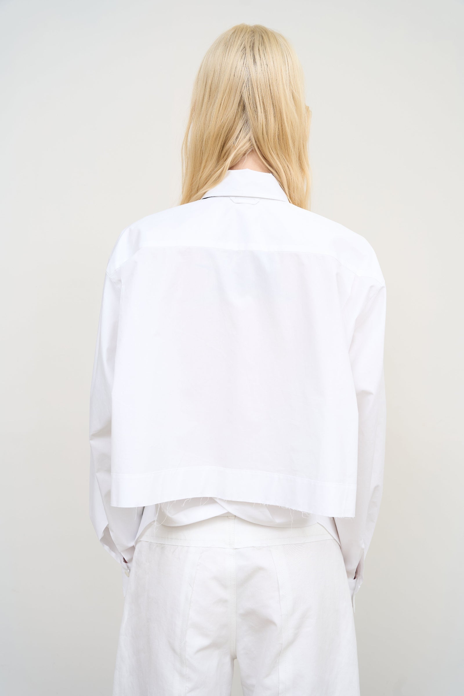 Сорочка з вирізами на талії  біла