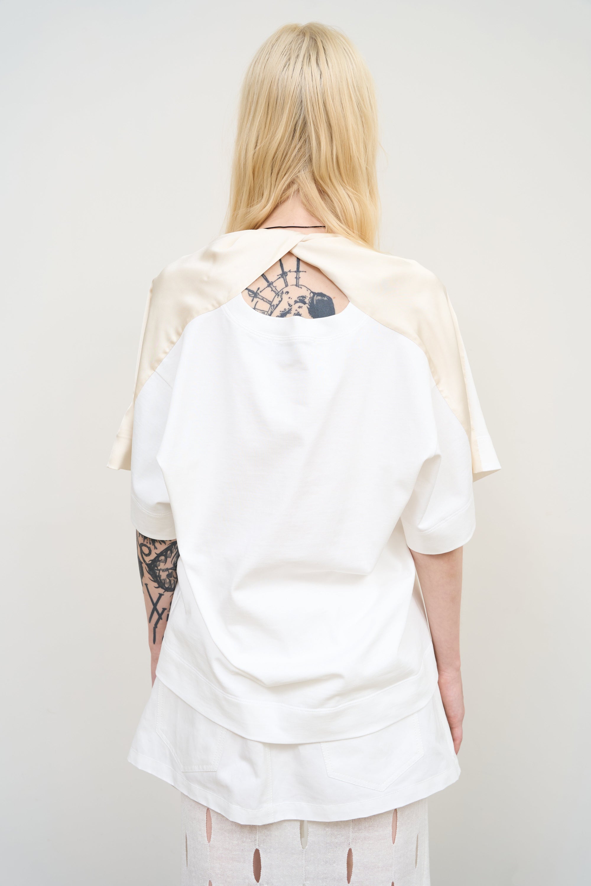 Бавовняна футболка з перекрутом