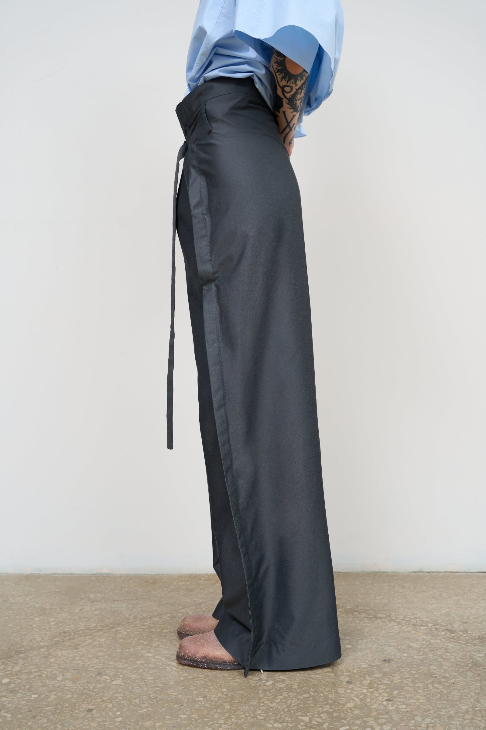 Сірі широкі бавовняні штани з регульованою талією