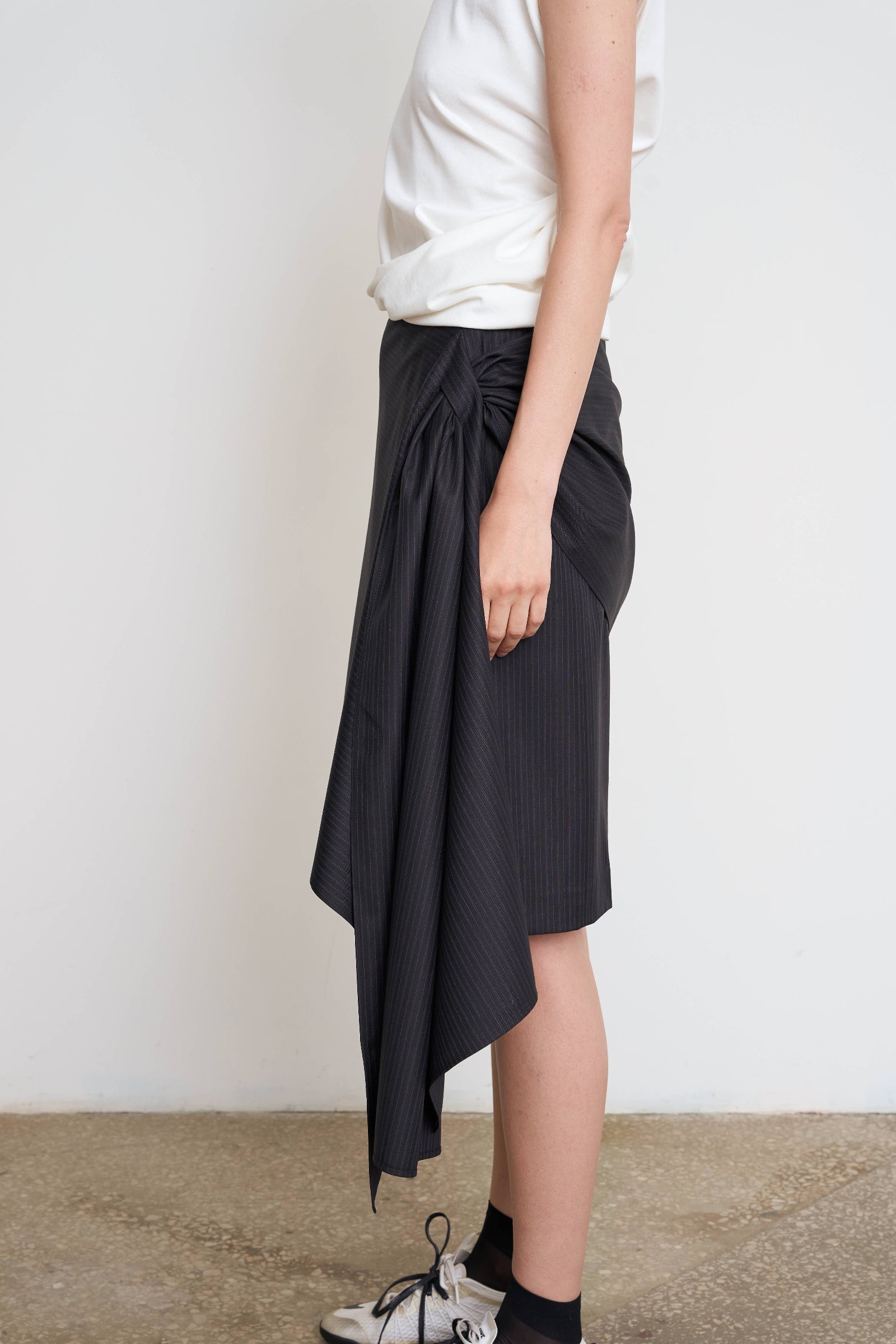 Вовняні шорти в тонку смужку з багатошаровою конструкцією