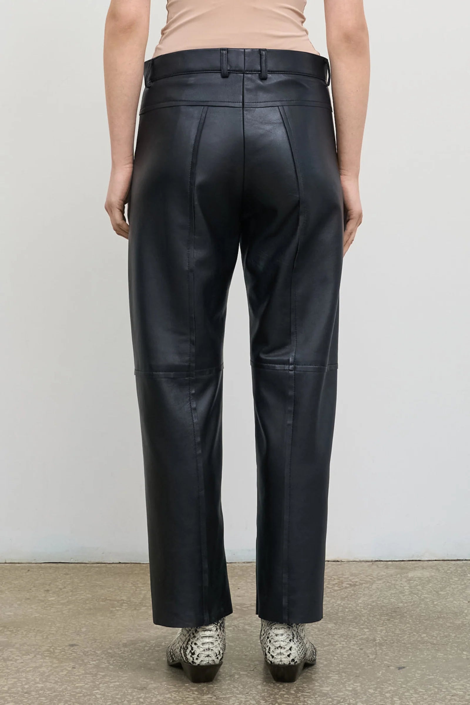 WIDE TAPERED LEG PANTS