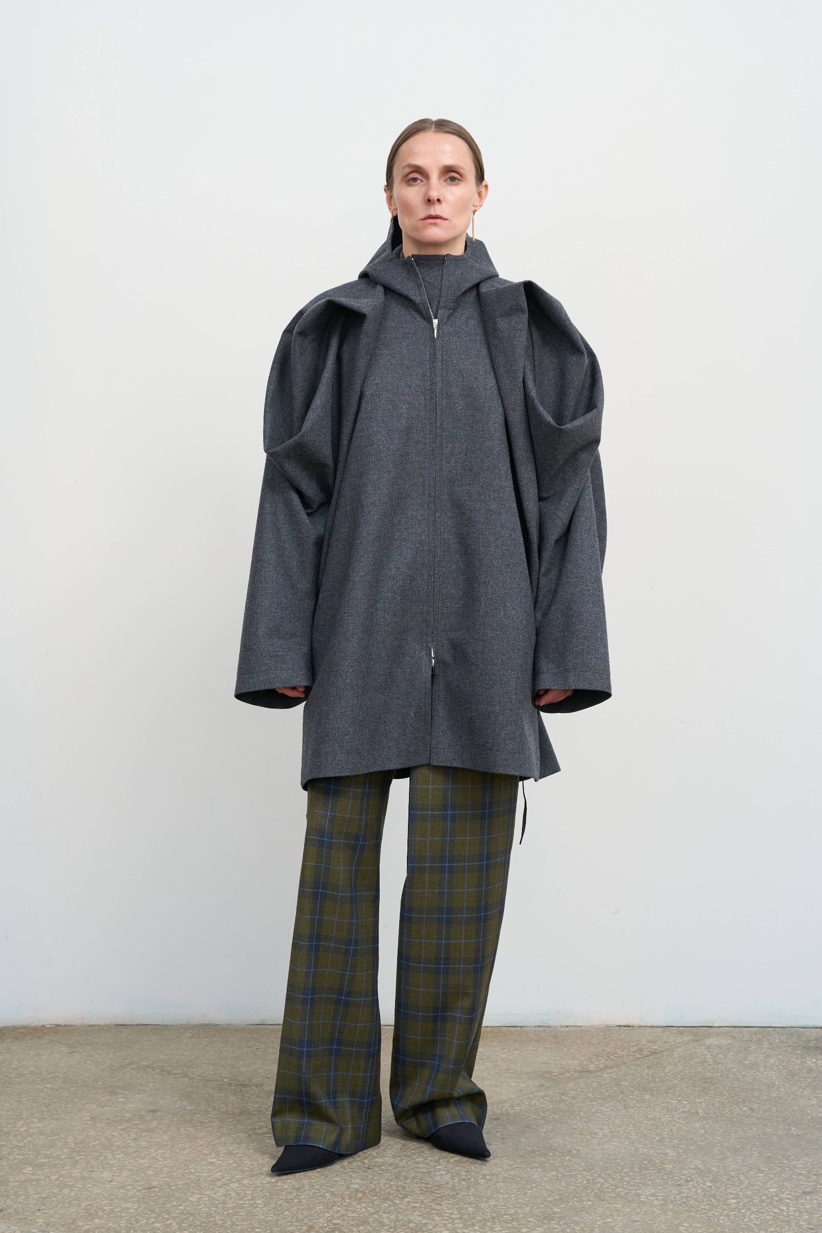 Сіра вовняна парка LITKOVSKA із квітковими акцентами на рукавах