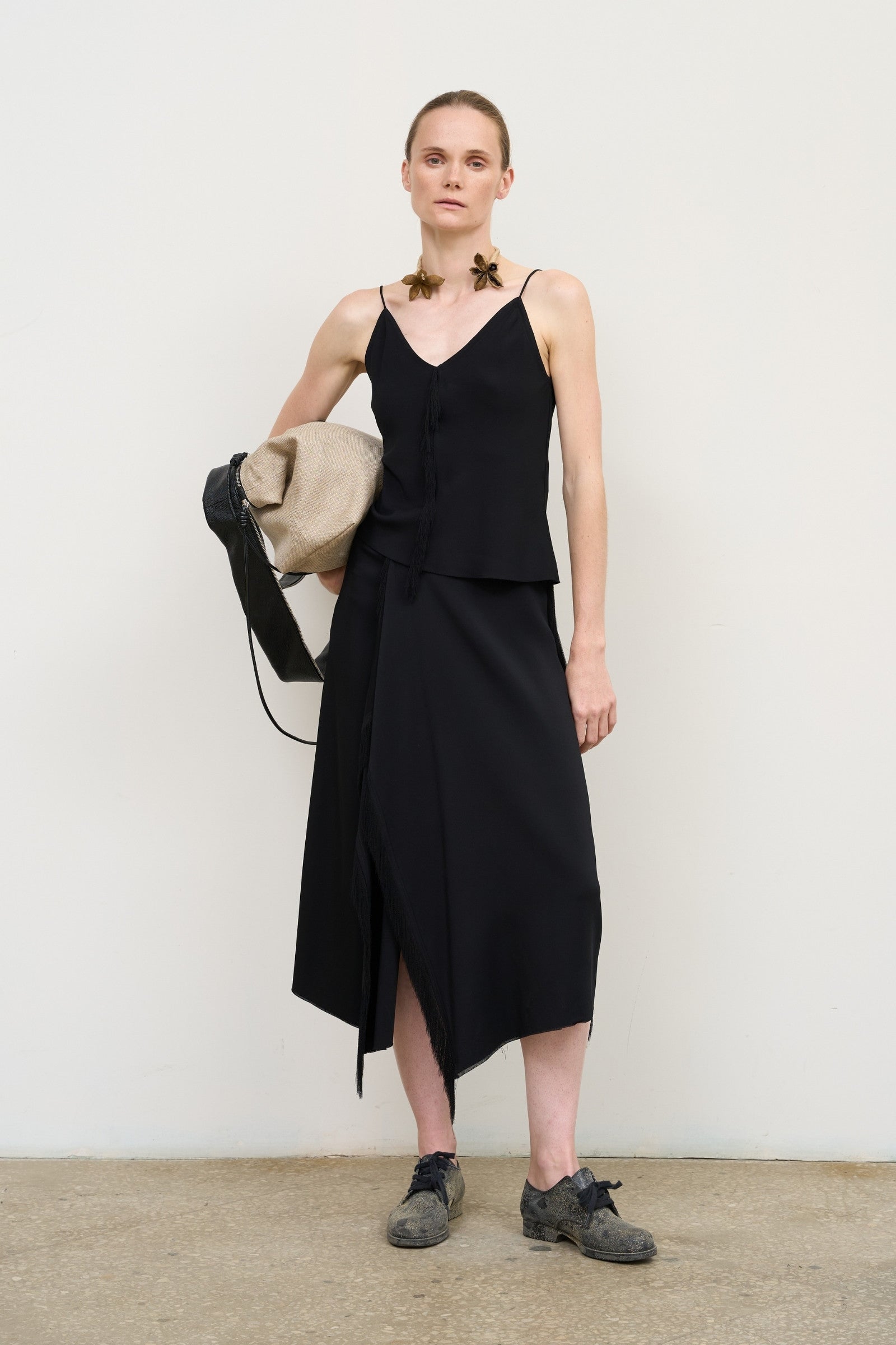 Сумка на блискавці з канвасу з плечовим ременем.